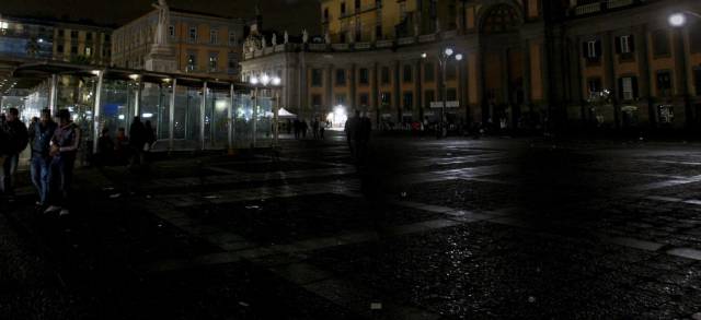 20100117_napoli_dante_piazza_serale_sito
